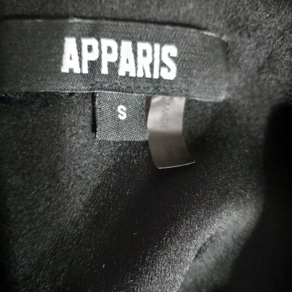 Apparis S Collared Button - Image 11