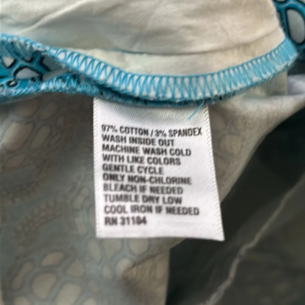 Crown & Ivy Short with Turtle Print Scalloped Hem Size 8 Like NEW condition - Image 4