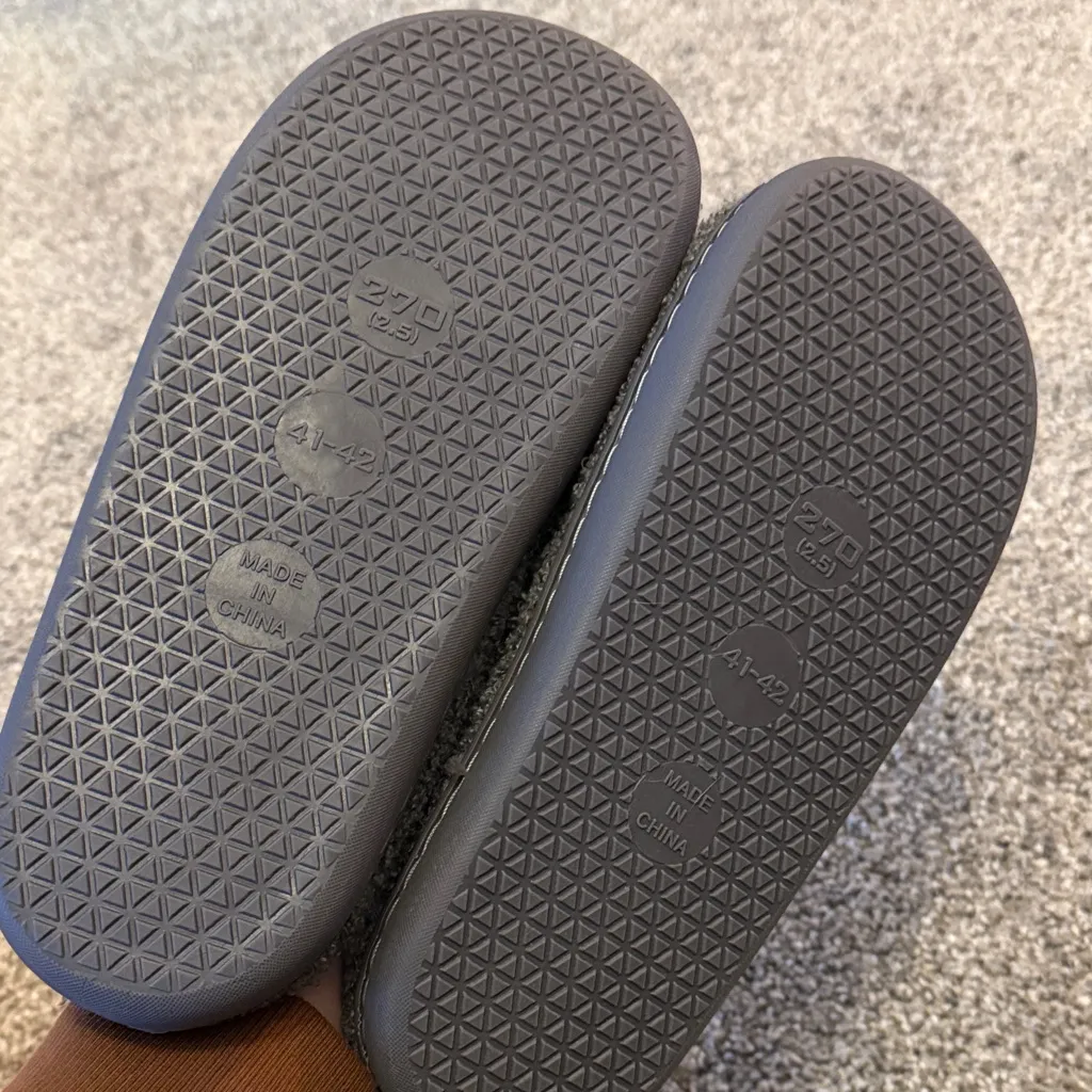 NWOT Gray Smiley Face Slippers Size undefined - Image 2