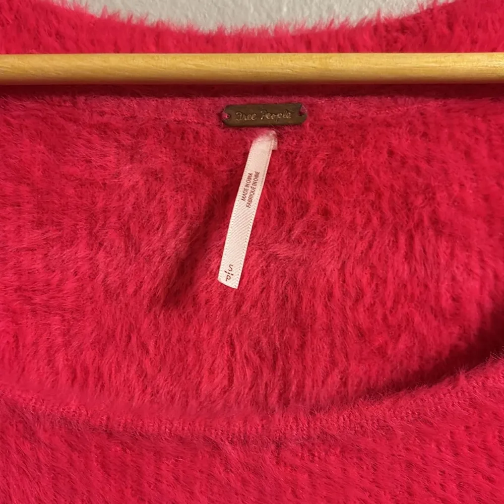 Free People 3/4 length sleeve “Moonbeam Pullover” fuzzy top size Small - Image 4