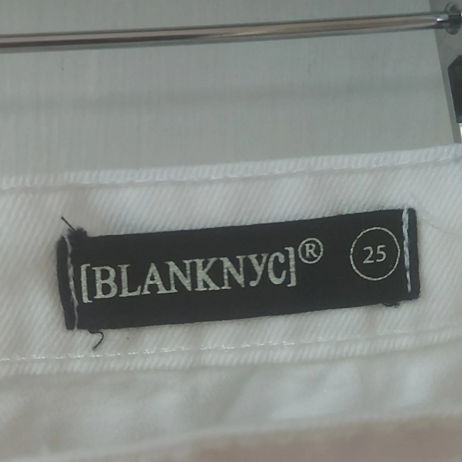 Blank NYC White Denim Frayed Mini Skirt 25 Casual Boho Preppy Classic Festival - Image 6