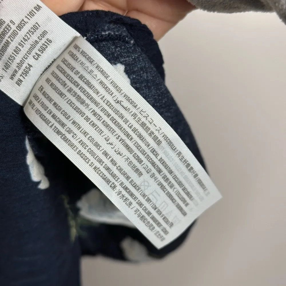 Abercrombie & Fitch Women Navy Blue Floral top Blouse size Small - Image 6