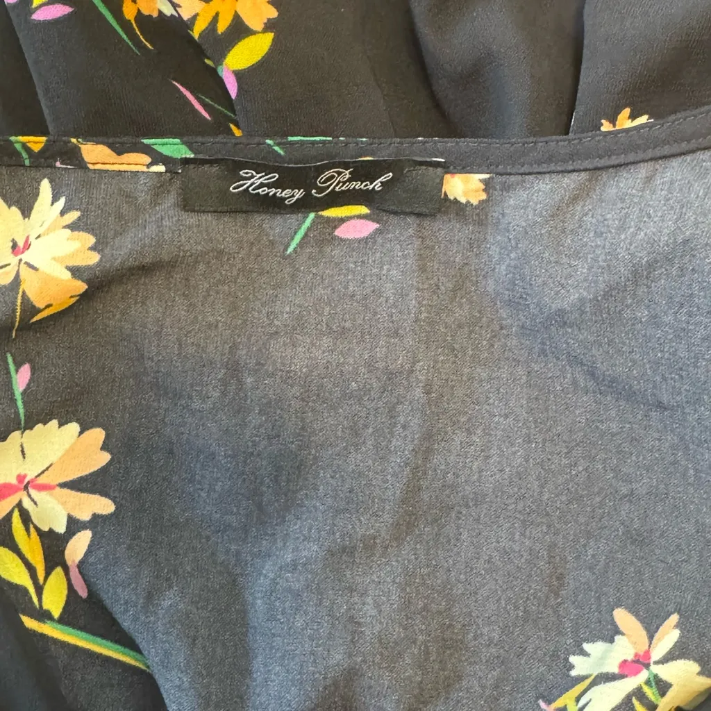 Honey Punch Floral Print Faux Wrap Deep-V Ruffle Hem Long Sleeve Romper Medium - Image 5