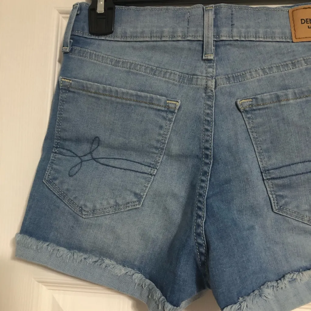 Denizen Levi’s cut off cuffed jean shorts women’s 26” waist‎ high rise shortie - Image 10