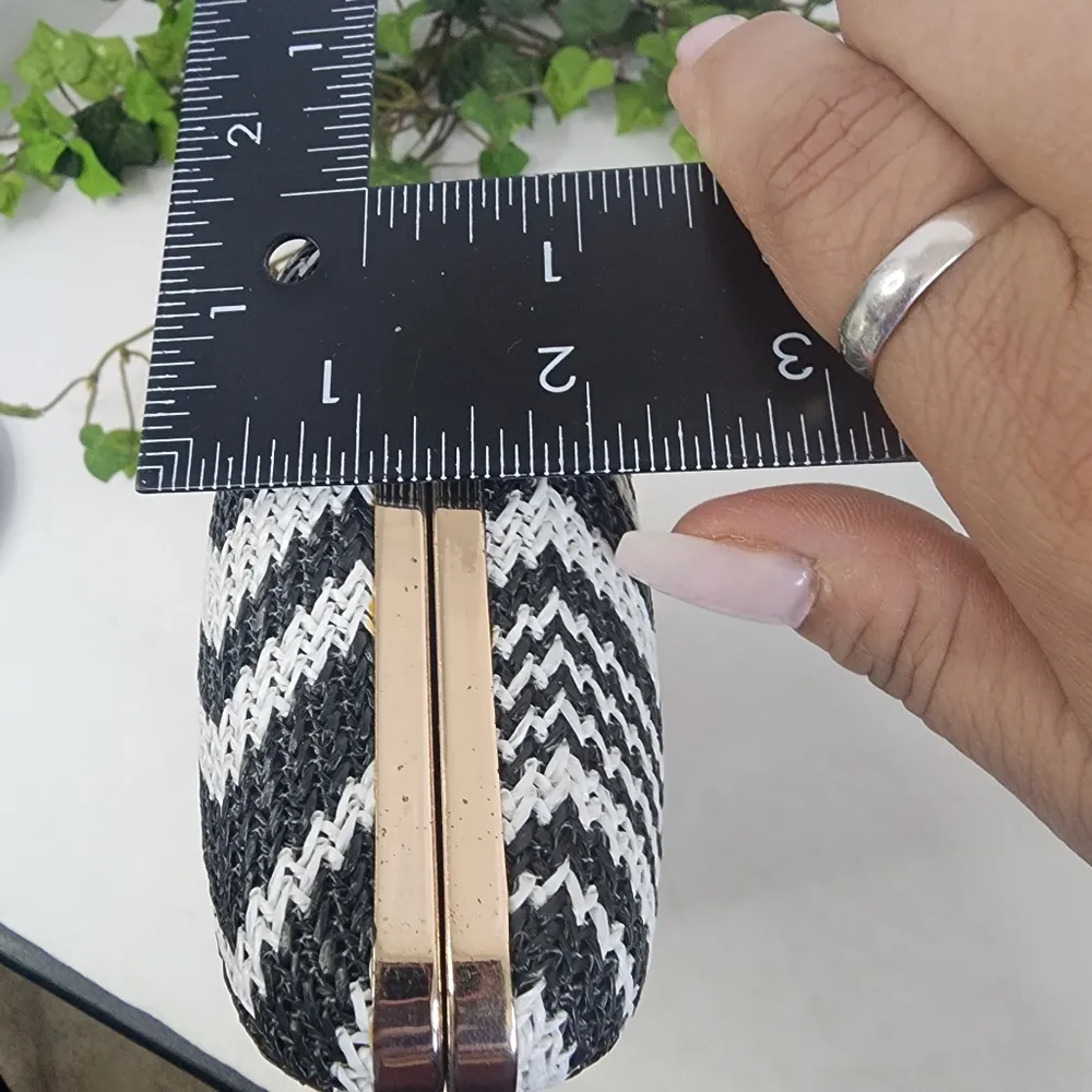 Black White Geometric Chevron Hard Case Clutch Bag New - Image 10