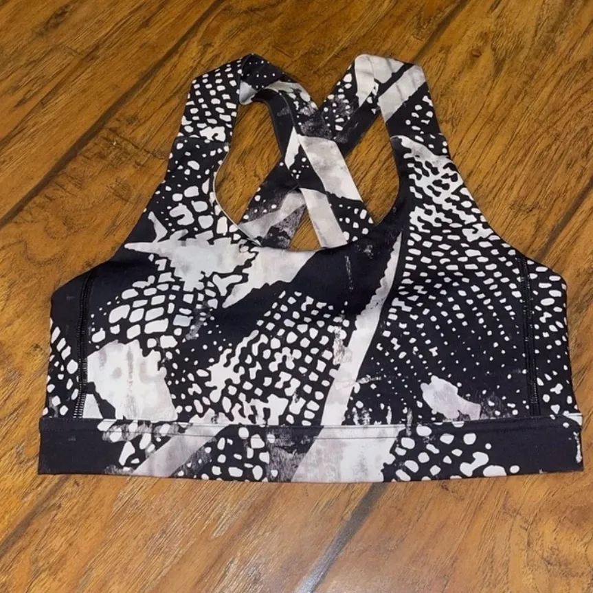 Lululemon Energy Sports Bra - Static Mist black & white womans size 6 - Image 3