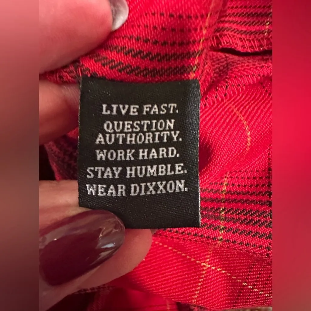 NWT DIXXON Women's Red Plaid FLANNEL BUTTON UP SHIRT ( cropped ) Size L - Image 9