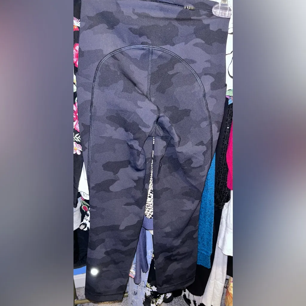 Lululemon Camo Leggings Size 0. EUC - Image 2