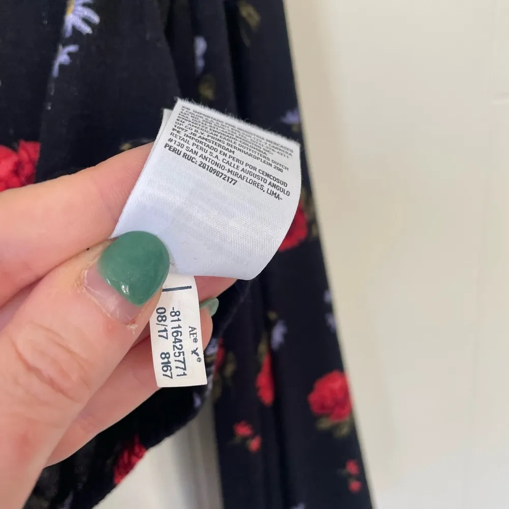 American Eagle Floral Flare Sleeve Tie Knot Cropped Blouse ~ 100% Viscose ~ Sz S - Image 7