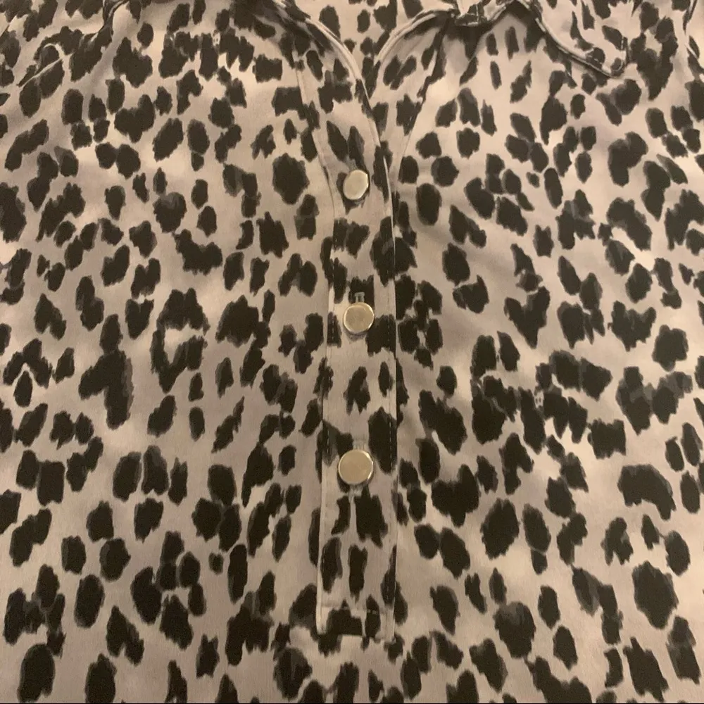 212 Collection Gray Cheetah Print Collared Pull Over 3/4 Sleeve Blouse Size XL - Image 5