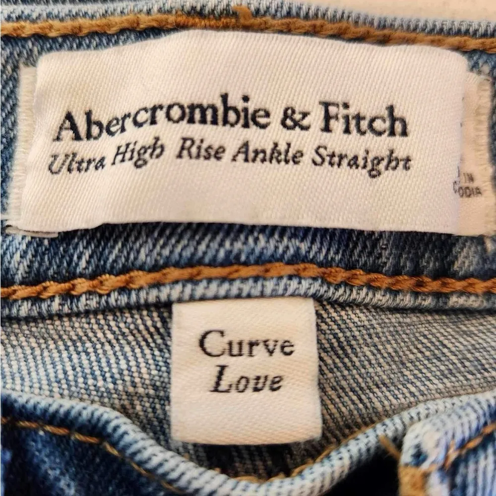 Abercrombie and Fitch Ultra High Rise Ankle Straight Curve Love Size 26 - Image 5
