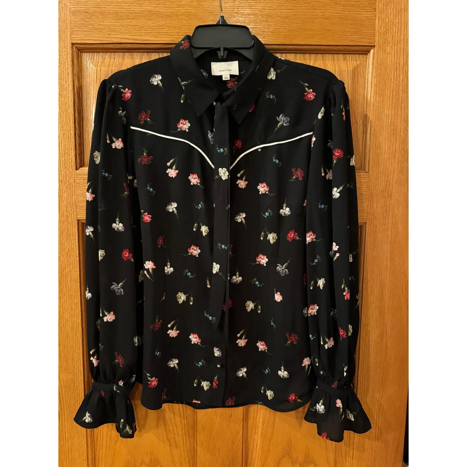 Cinq à Sept Tumbling Carnations Black Floral Blouse - L - Image 5