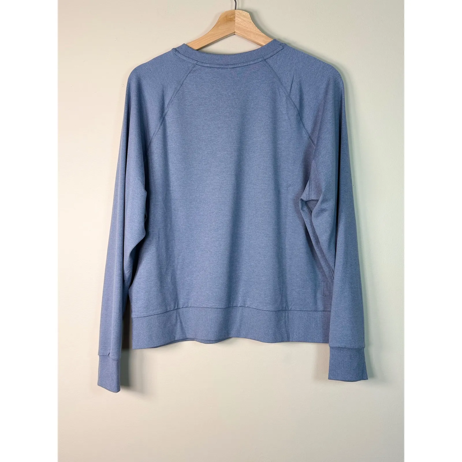 Vuori Halo Crew Pullover Sweatshirt Heather Blue Raglan Long Sleeve Size M - Image 4