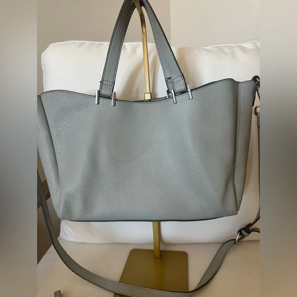 STEVE MADDEN BLUE GRAY TOTE CROSSBODY WITH MATCHING WRISTLET CLUTCH - Image 4