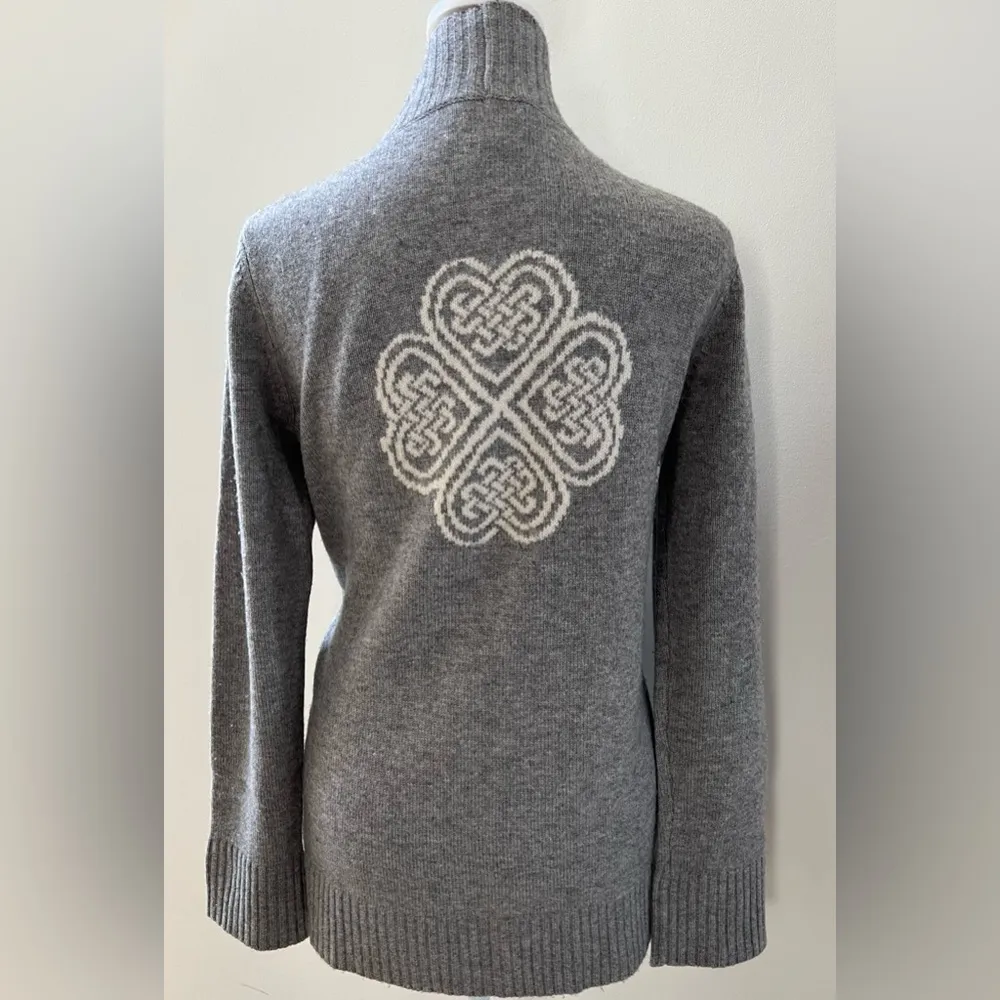 two bees cashmere | women’s Chinese Knot Cardigan. Size: M Gray Size M - Image 4