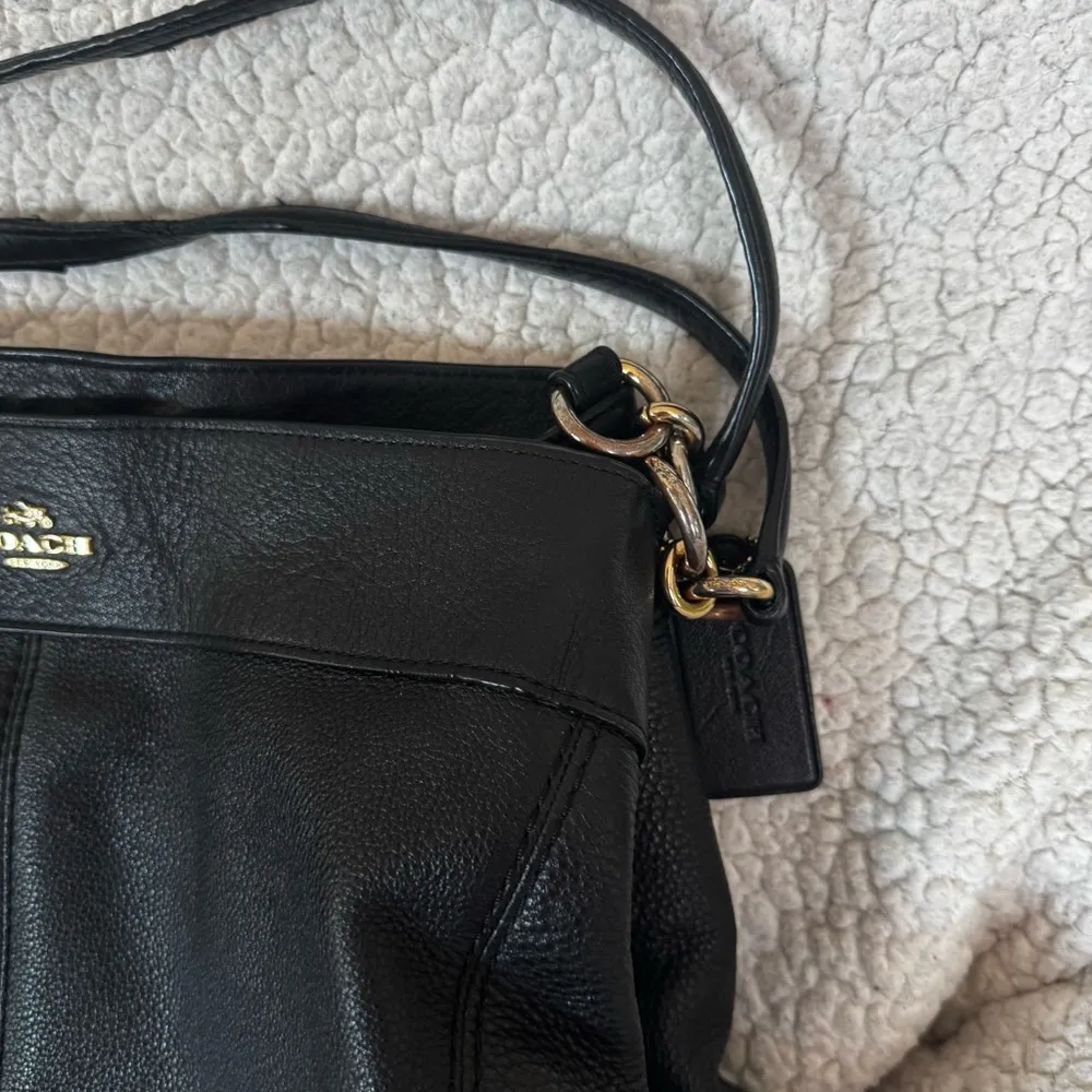 💙 Coach black purse. Size: OS - Image 3