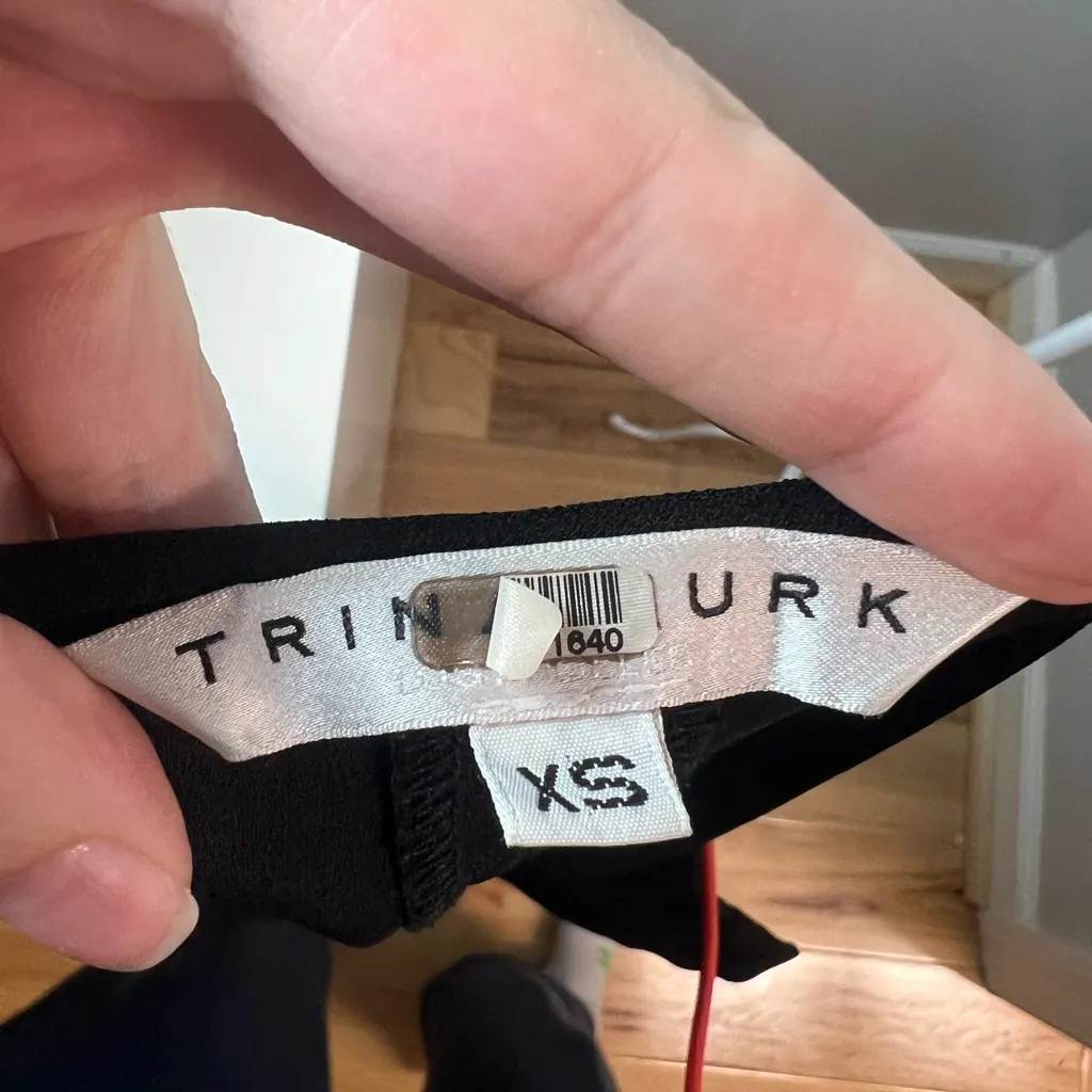 Trina Turk Bees Knees Black Tie Sleeve V Neck Blouse Size XS Capsule Luxury - Image 6