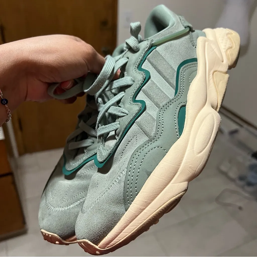 Adidas Ozweego Low Silver Green Sand Strata Women's Athletic Shoes  size 9US - Image 4