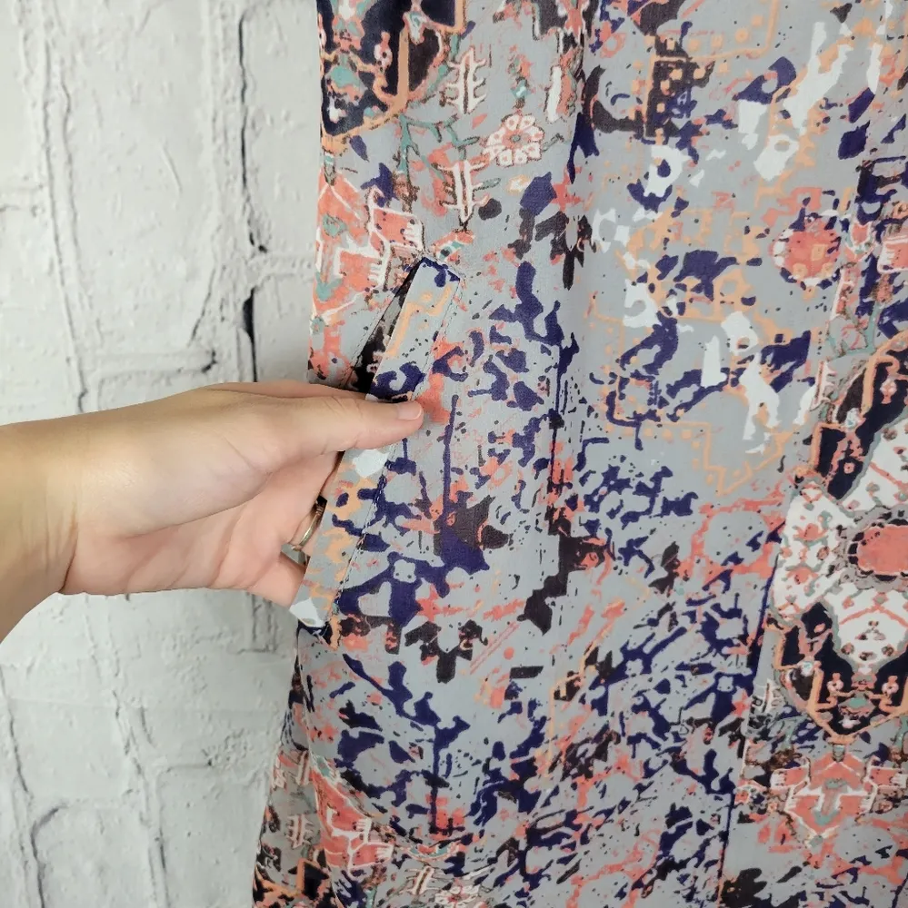 Cabi Fresco gray pattern print v cut neckline short dress - Image 3