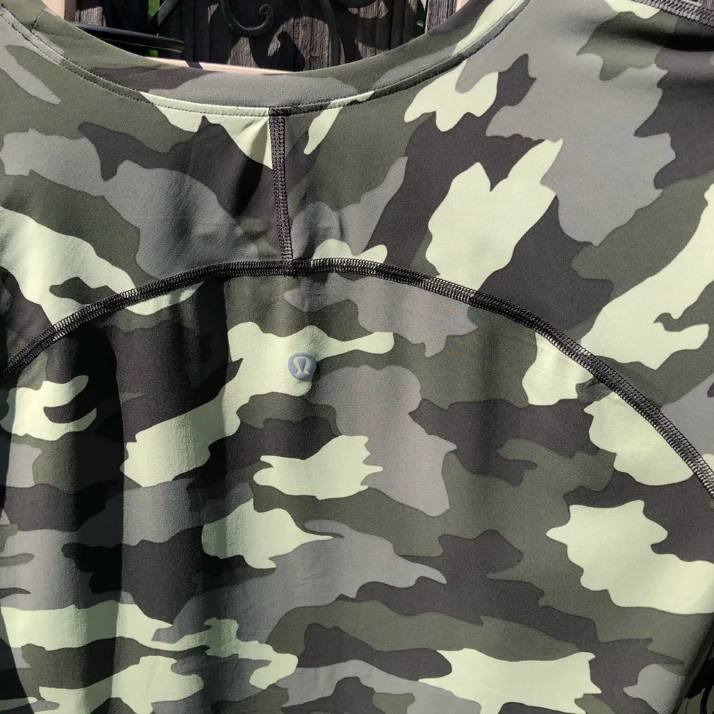 UVP Run Short Sleeve Shirt Womens 6 Green Camo Activewear Runn… - Image 3