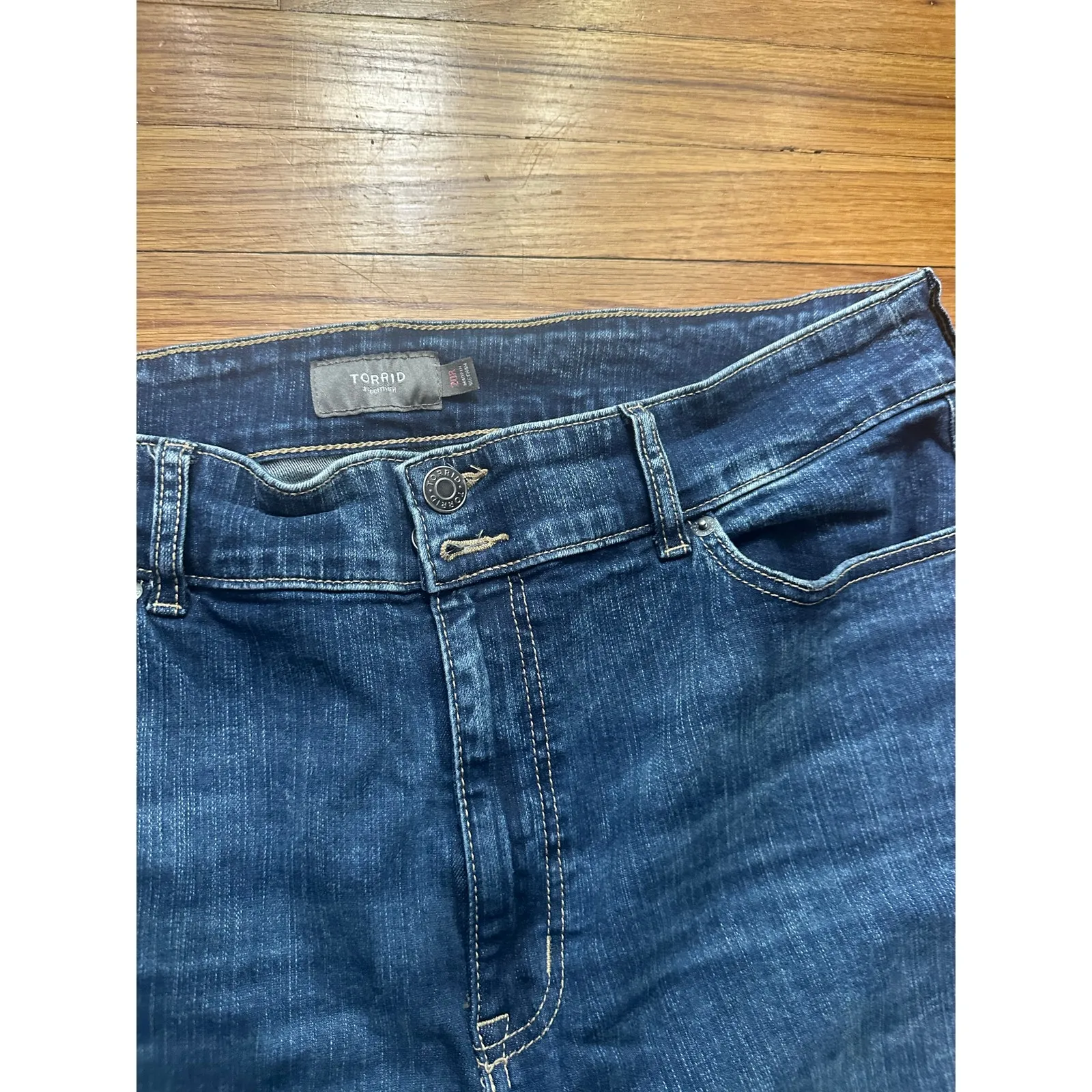 Torrid  Feel the Fit Straight Jeans – Size 20R - Image 4