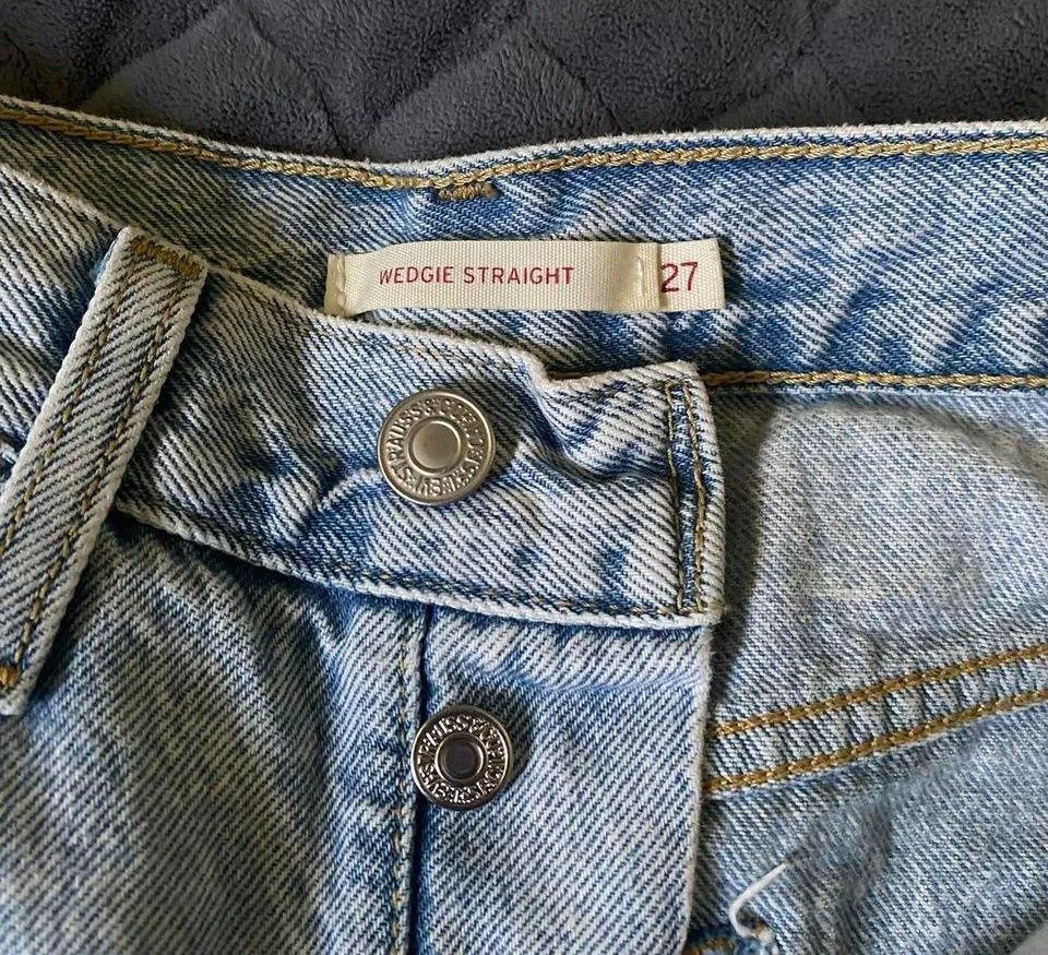 501 light wash blue jeans wedgie straight - Image 3