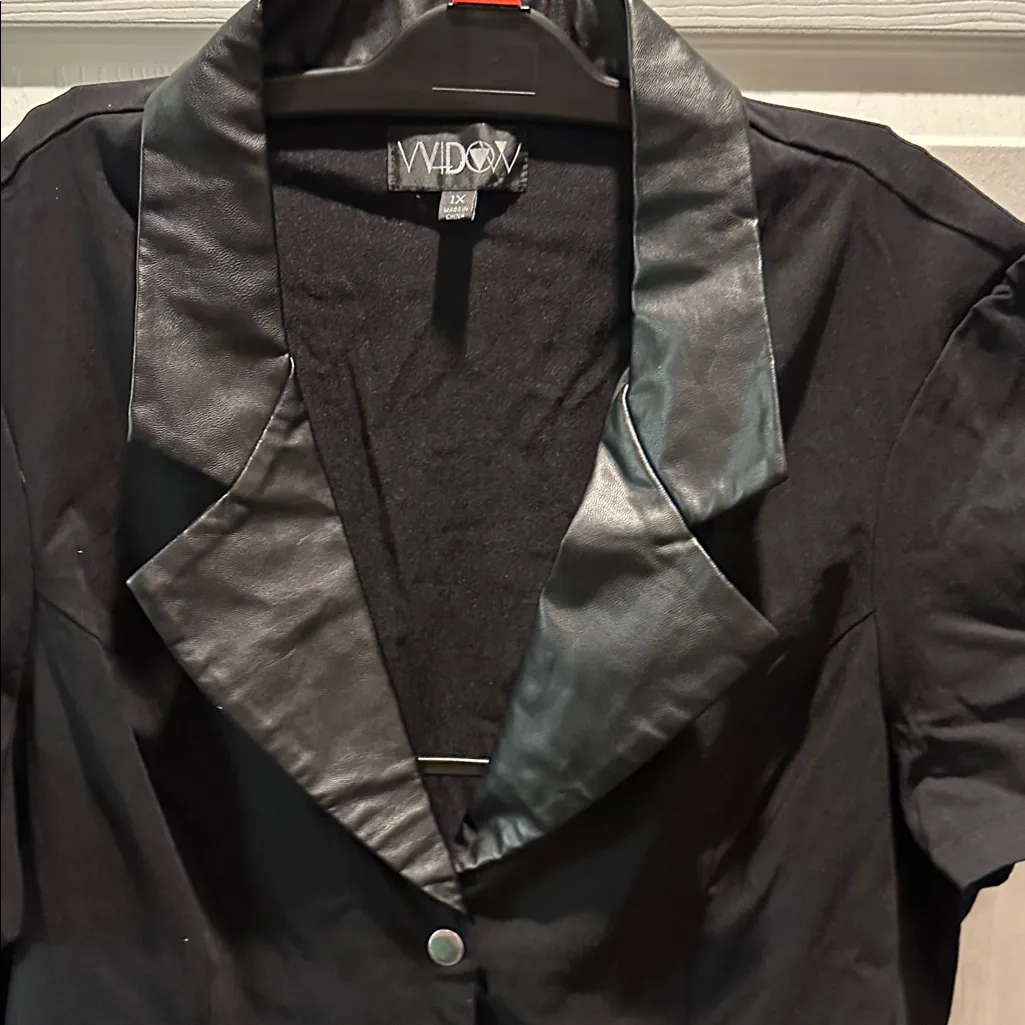 Black Short Sleeve Button - Image 3