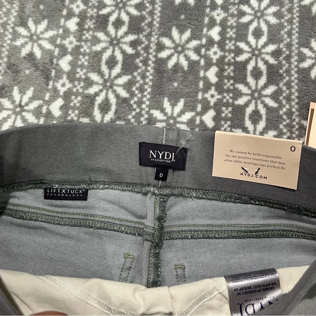 NYDJ Plus Size Pull-On Wide Leg Jeans in Clean Grace Gray Super Stretch Size‎ 0 - Image 6