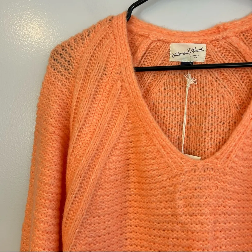 NWT Universal Thread V-neck Knit Peach/Orange Pullover Sweater Size Medium - Image 5