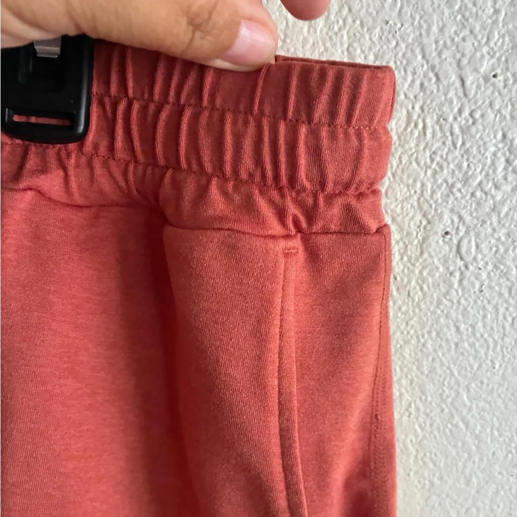 Vuori  Women's Dream Knit Performance Fabric Shorts - Image 6