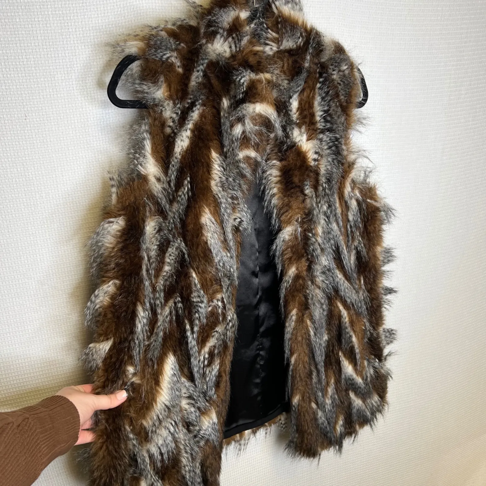 Romeo & Juliet Couture Faux Fur Vest Brown White Pattern Collarless Women's S - Image 2