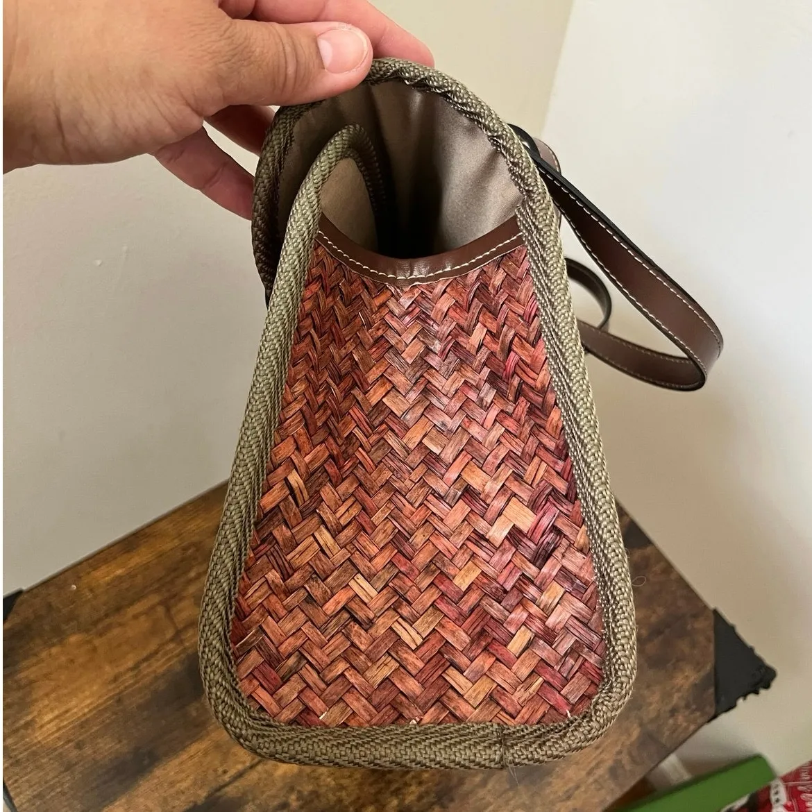 Woven Brown Red Natural Straw Kiss Lock Feet Structured Satchel Bag Flaw - Image 8