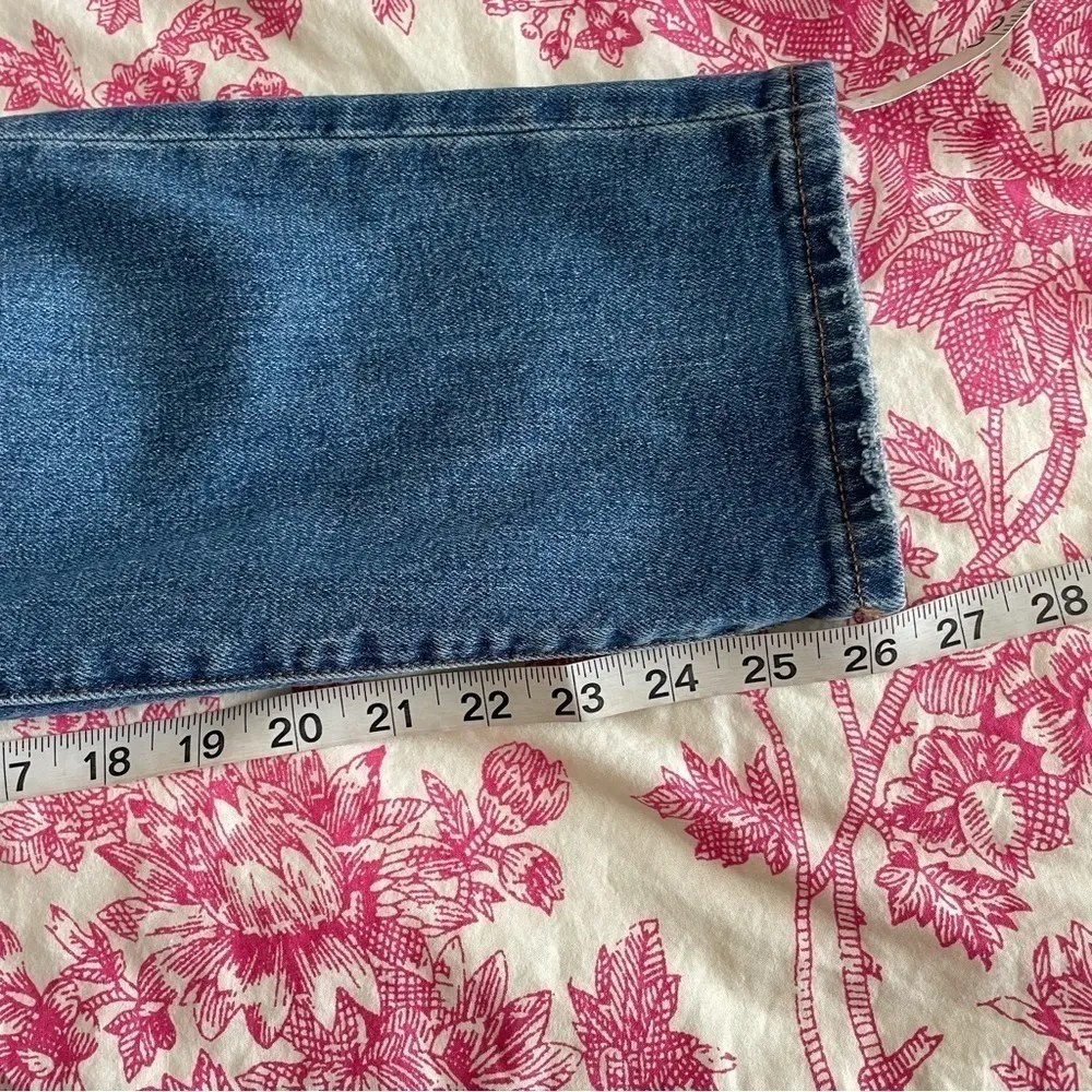 Madewell The Perfect Vintage Crop Jean in Gooding Wash: Knee-Rip Edition - Image 12