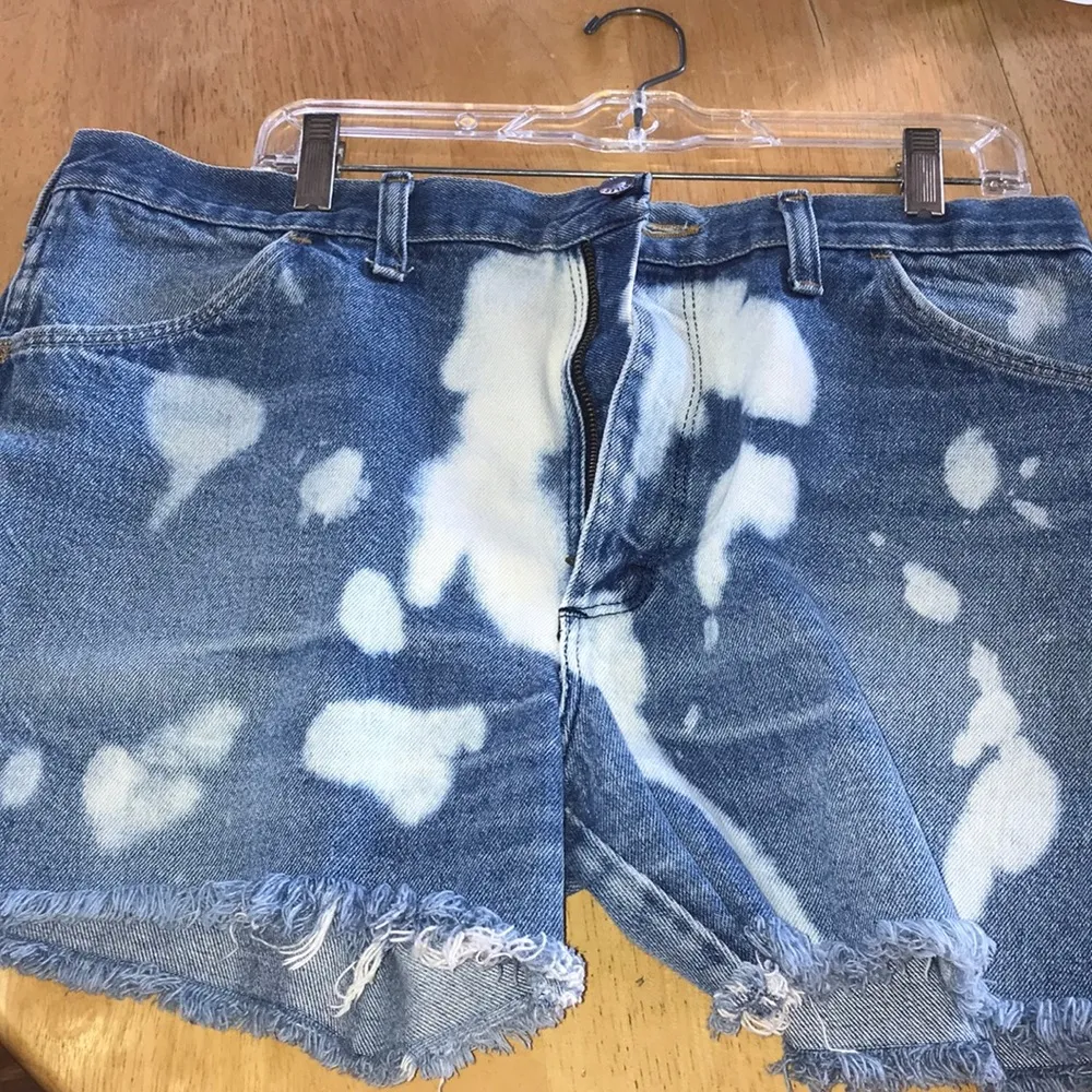 jean cutoffs bleach stained denim size 38 - Image 6