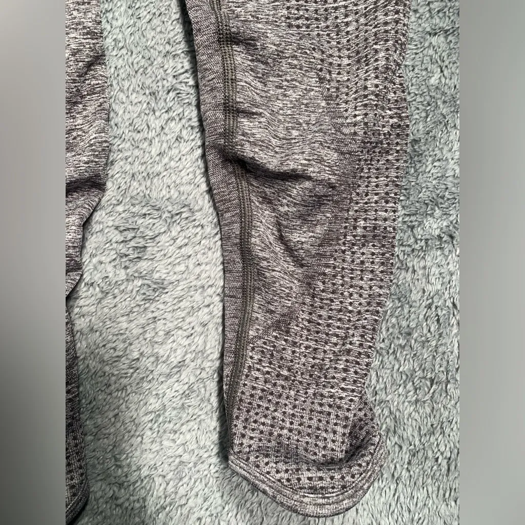 Gymshark gray leggings with pocket - Image 4