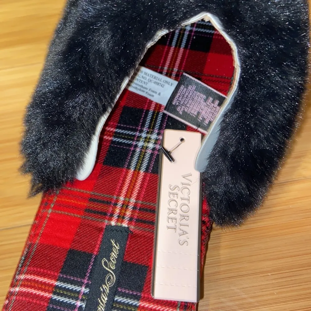 NWT Victoria’s Secret Faux Fur Red Plaid Bed Slippers Large - Image 3