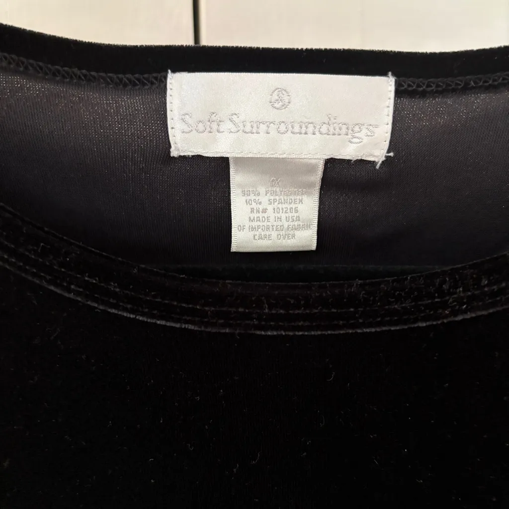 VTG‎ Soft Surroundings Black Velvet Blouse Asymmetrical Hem Rosette Plus Size 1X - Image 5