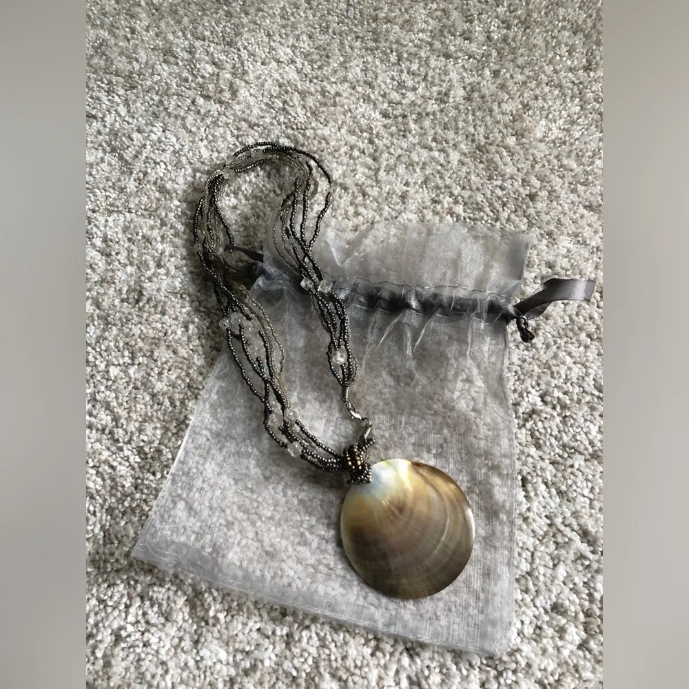 spirit of the Ocean Beaded Elegant large Shell 2” Pendant Necklace 18” - Image 9