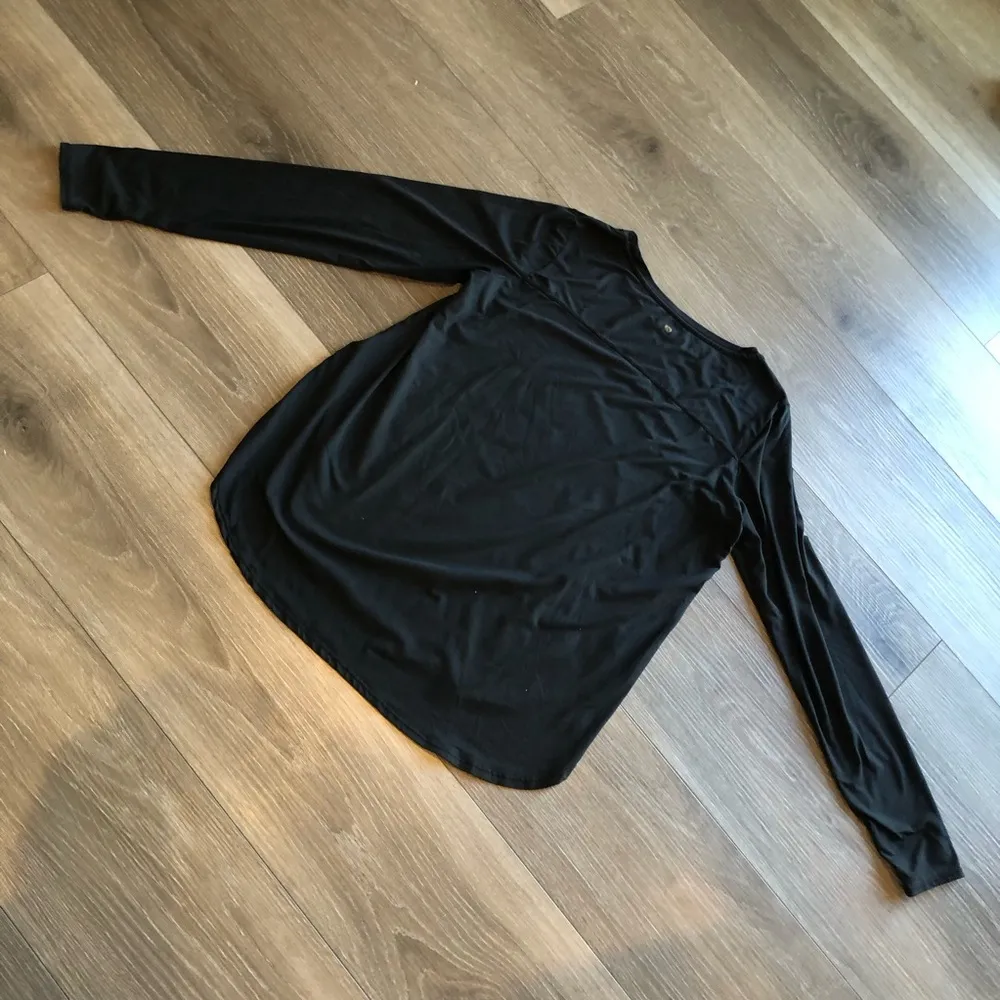 Layer 8 Black Athletic Long Sleeve Shirt With Thumb Holes Size Medium - Image 10