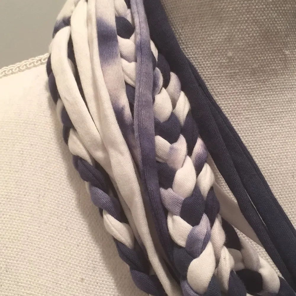 Blue and white braided infinity scarf - Image 4