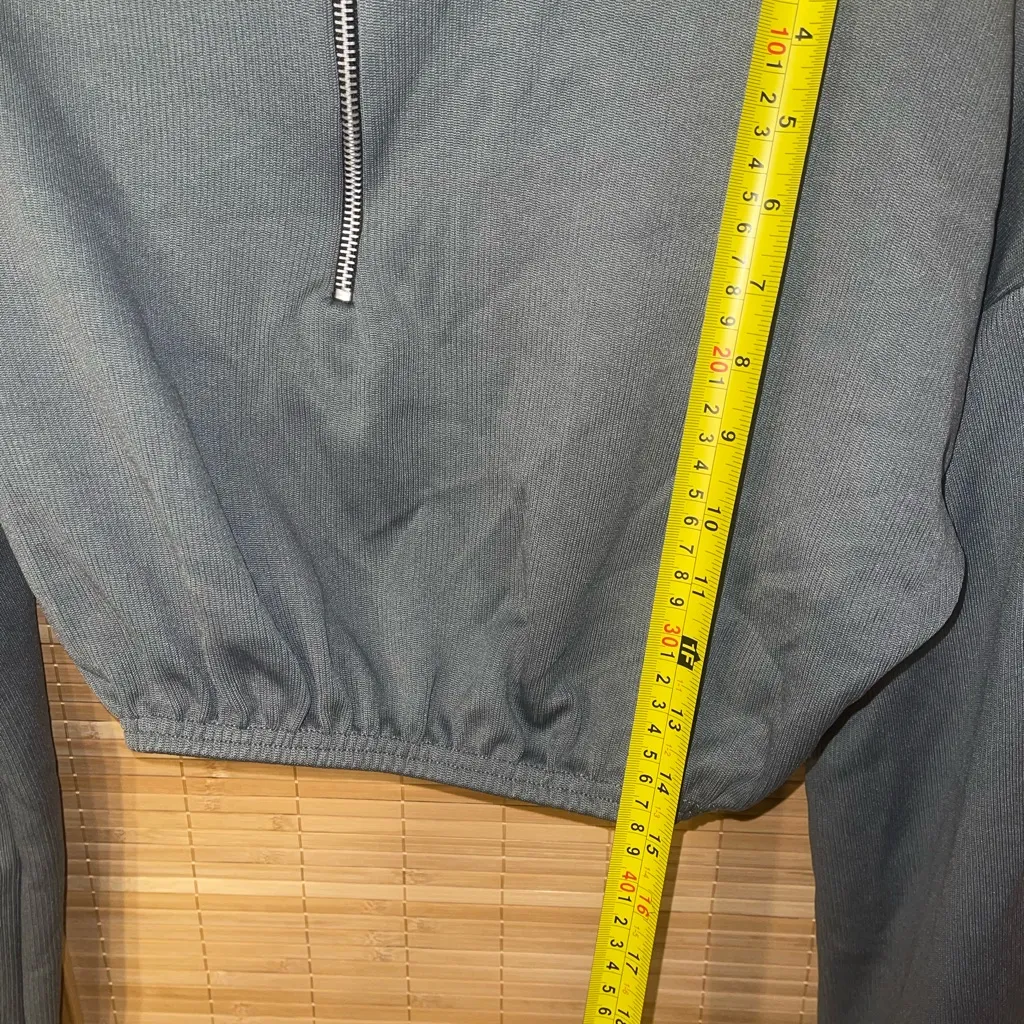 PrettyLittleThing cropped quarter-zip long sleeve top shirt woman’s Small EUC - Image 5