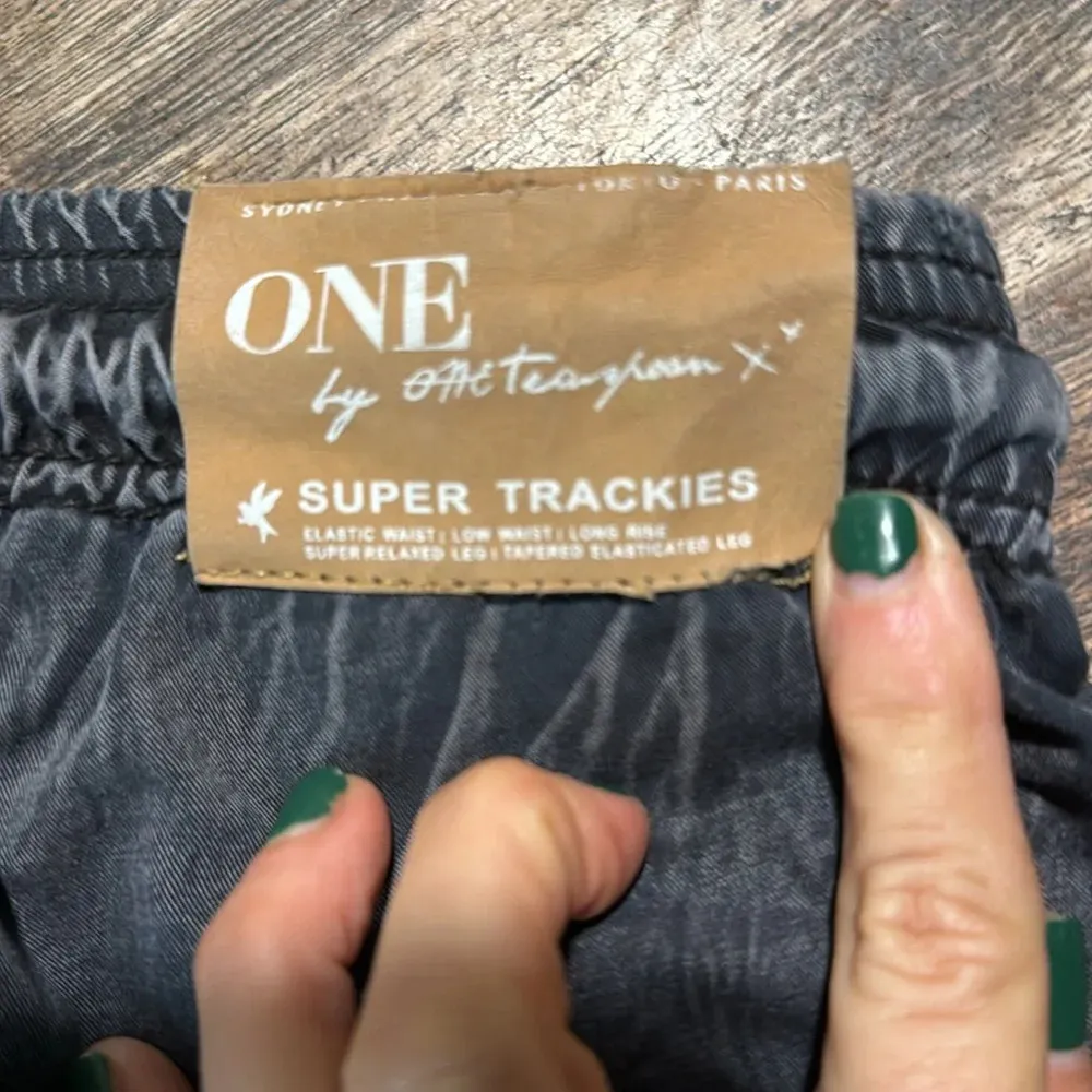 One by one teaspoon grey super trackies size 26 drop crotch EDGY FEMININE - Image 3