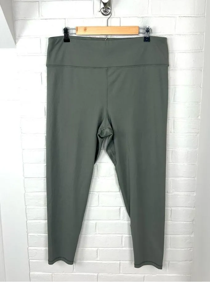 American Eagle The Lightweight Everything Green Legging 7/8 Length Size XXL - Image 2