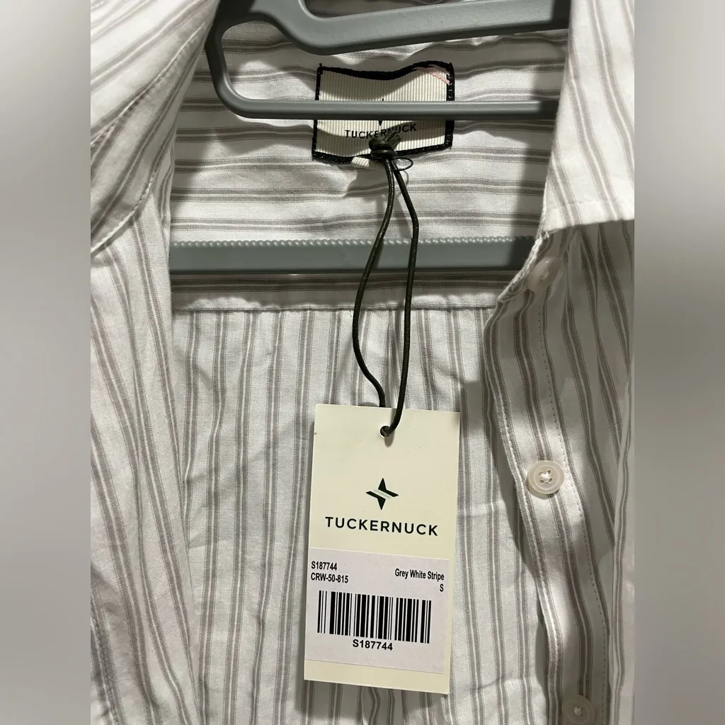 Tuckernuck Grey and White Stripe Wexler Cotton Button Down Size Small - Image 7
