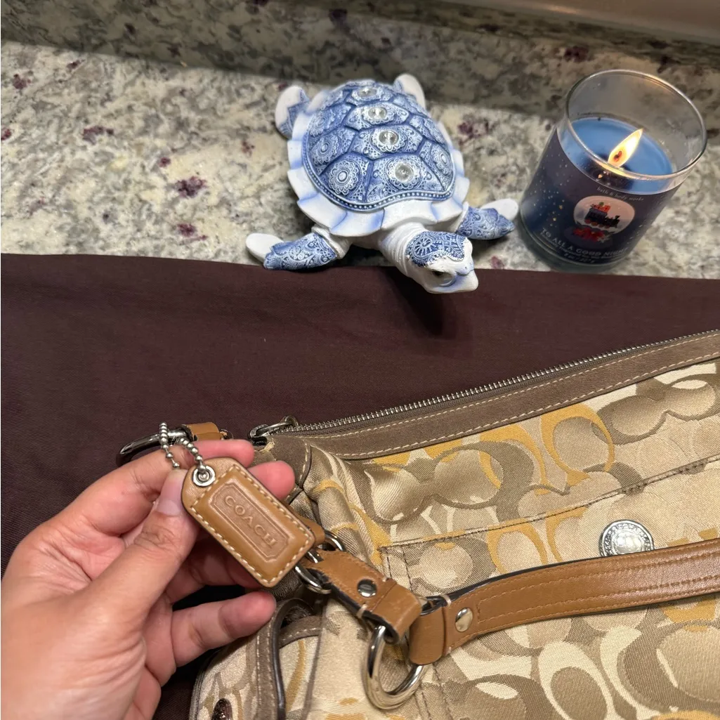 Coach Y2K Vintage Logo Shoulder Bag - Image 9