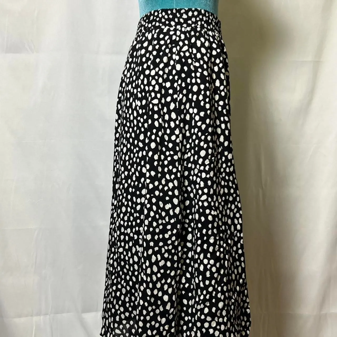 Ann Taylor Loft Petites Women's Chic Polka Dot Print Midi Skirt XSP Black Size undefined - Image 4