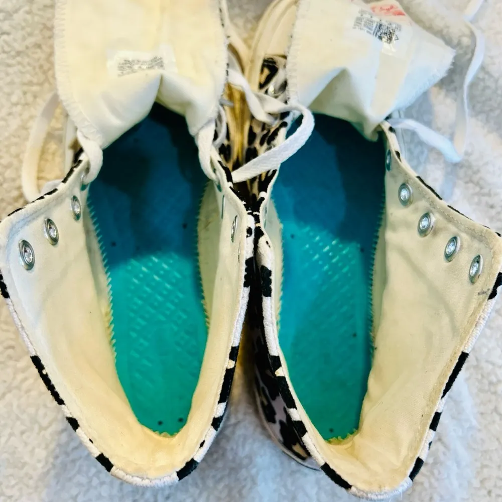 CONVERSE Chuck Taylor 70 All Star Canvas & Velvet High Tops. - Image 8