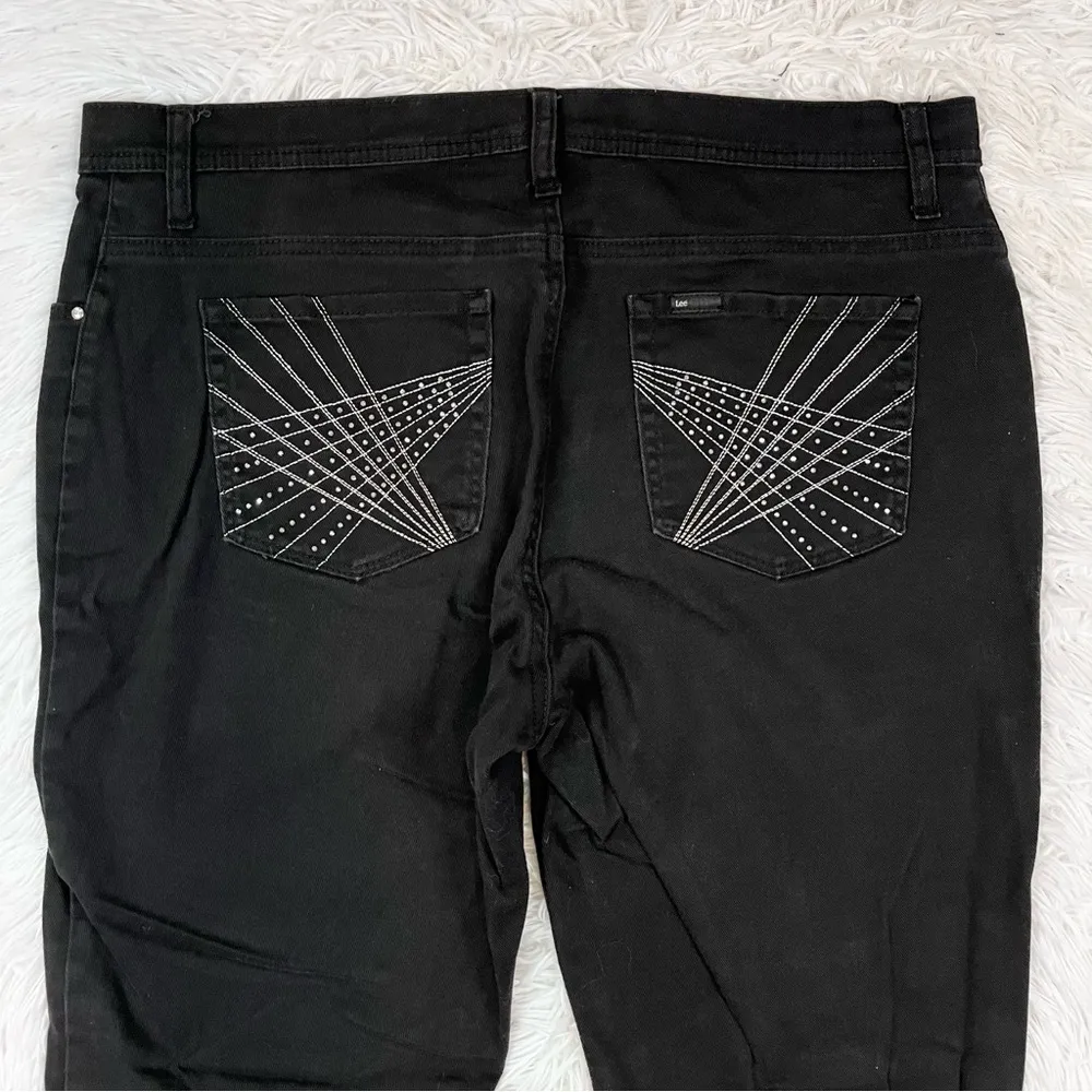 LEE Women’s Classic Fit Black Denim Jean Capri Plus Size 16W Medium - Image 5