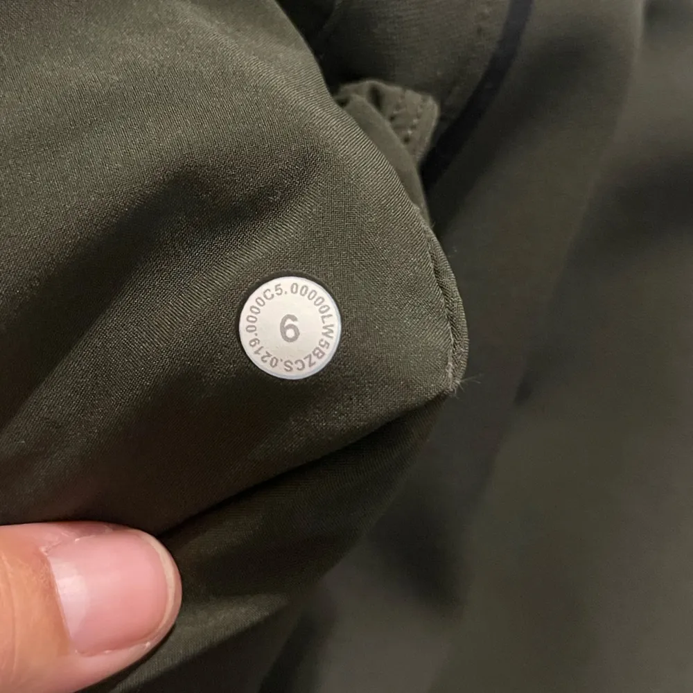 Women’s Lululemon On The Right Track Pant Olive Green Black Size 6 - Image 12