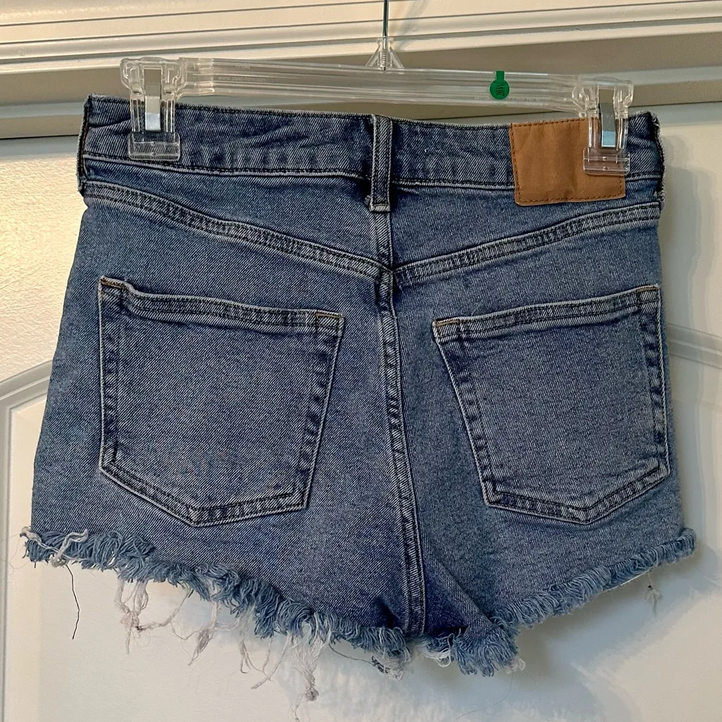 H&M - DENIM CUT-OFF SHORTS! 💙💙 - Image 3